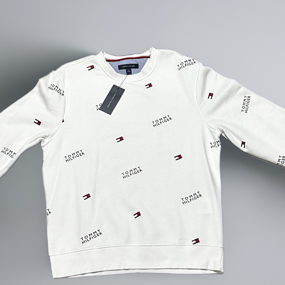 Tommy sweatshirt size M din’t fit me bought it  6 months ago
